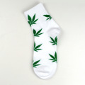 Maple Leaf Socken Frühling und Sommer neue Herren Baumwollstrümpfe beliebte Sportsocken Großhandel